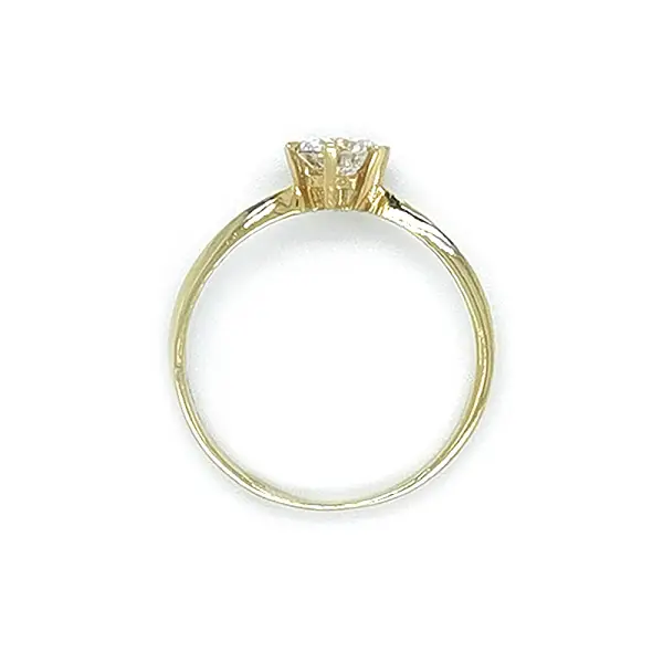 锆石金订婚戒指