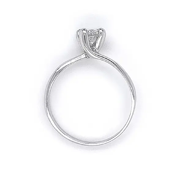 白金锆石订婚戒指