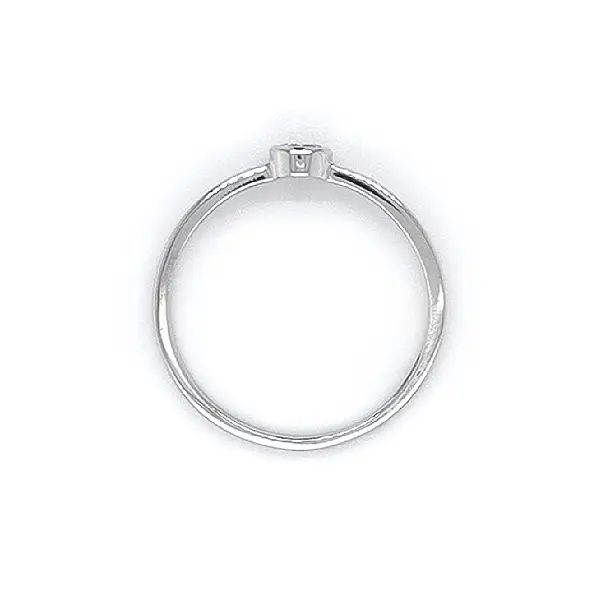 白金锆石订婚戒指