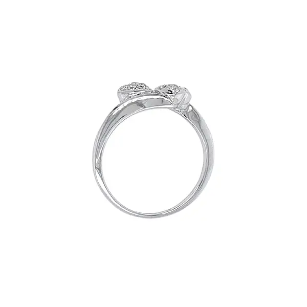 心形镶锆石金戒指