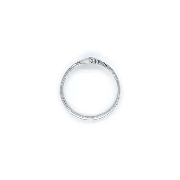 白金镶锆石戒指