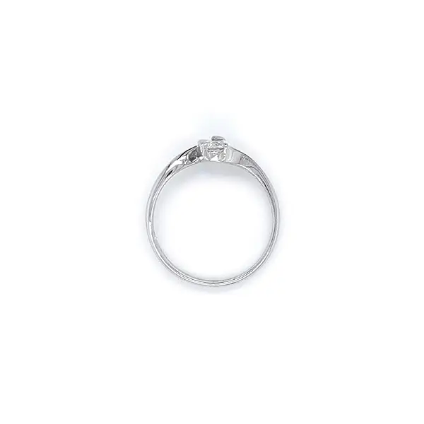 白金镶锆石戒指