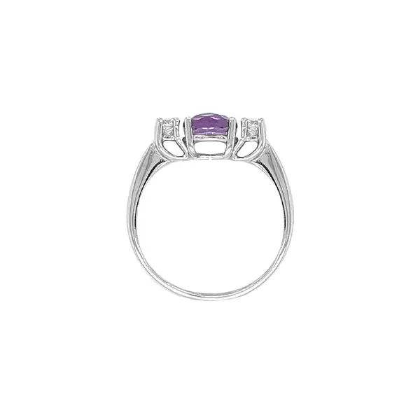 镶彩色宝石的金戒指