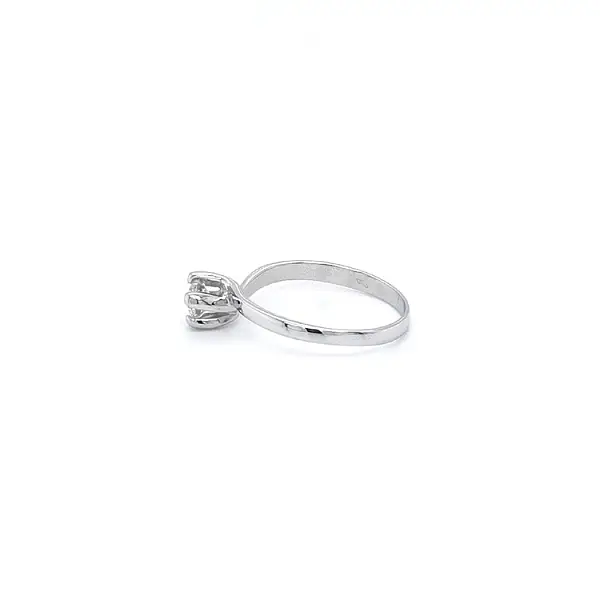 白金锆石订婚戒指