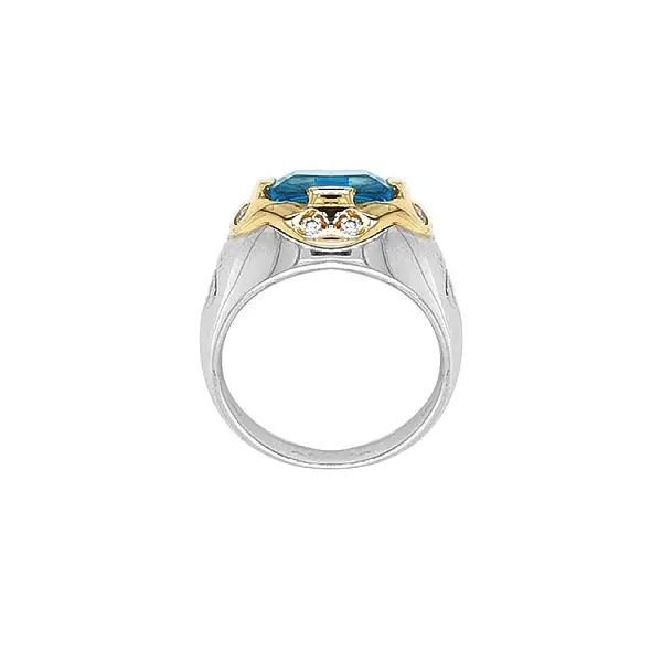 镶蓝色宝石的金戒指