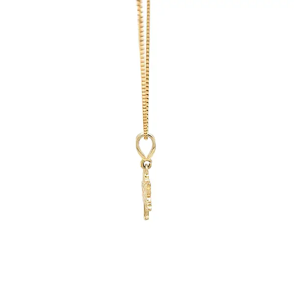 镶嵌彩石的黄金树