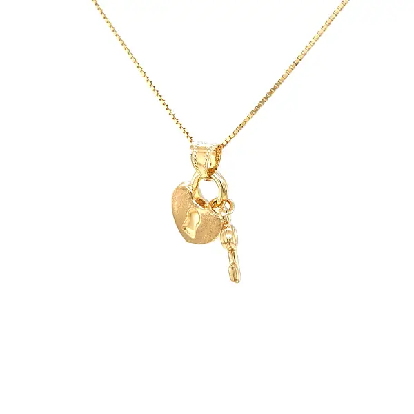 金吊坠锁和钥匙
