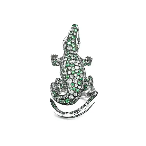 镶绿色石榴石和钻石的金戒指