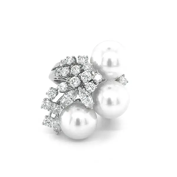 镶天然珍珠和钻石的金戒指