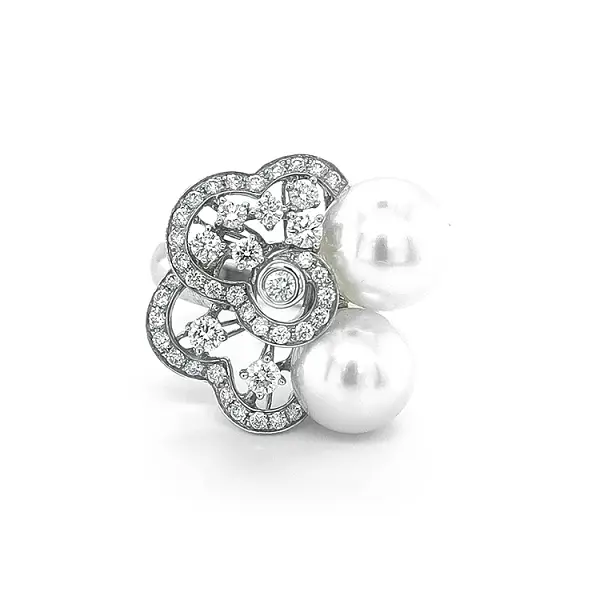 镶天然珍珠和钻石的金戒指