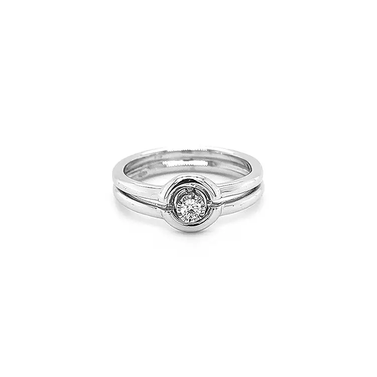 镶钻黄金订婚戒指