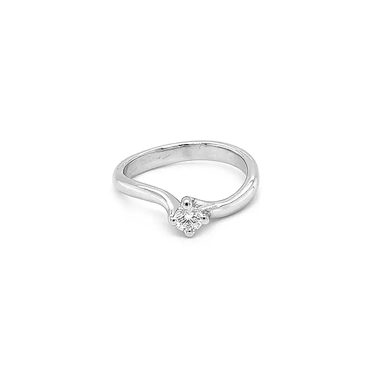 镶钻黄金订婚戒指