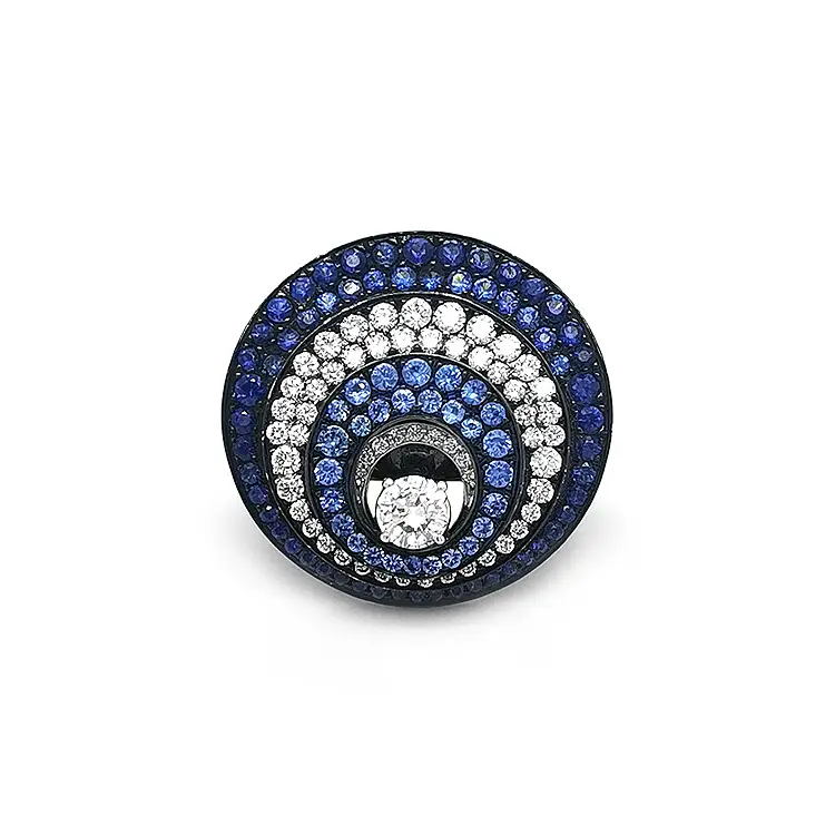 镶蓝宝石和钻石的金戒指