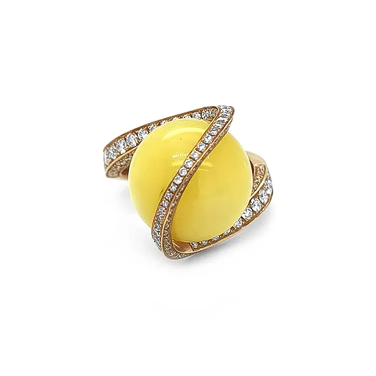 琥珀和钻石金戒指