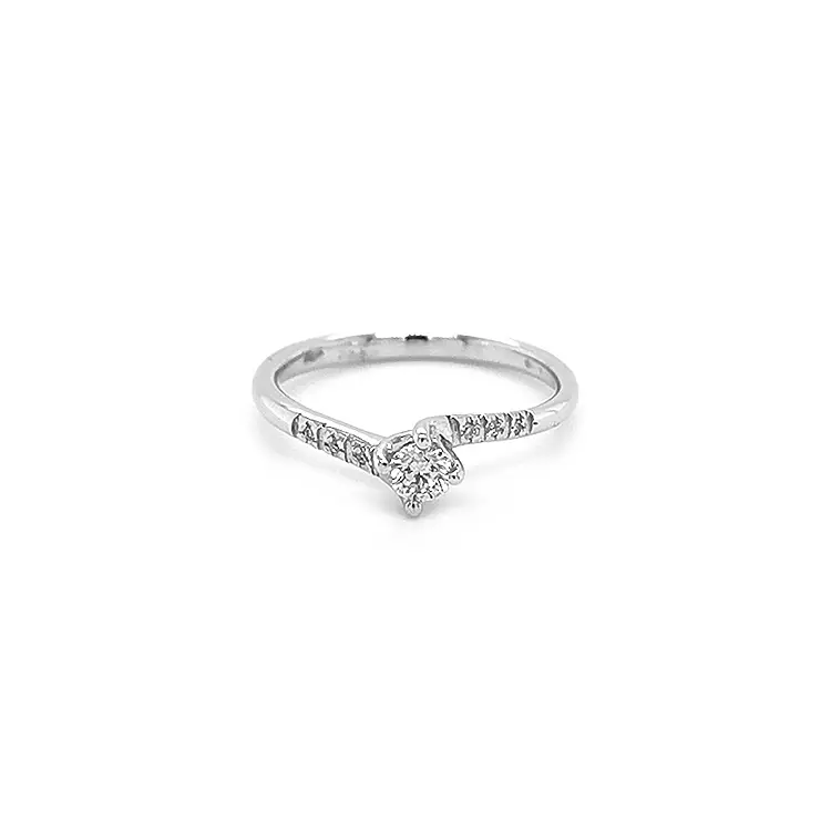 镶钻黄金订婚戒指