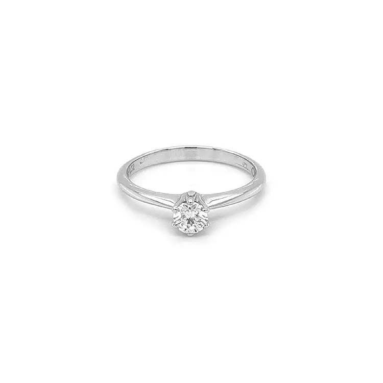 镶钻黄金订婚戒指