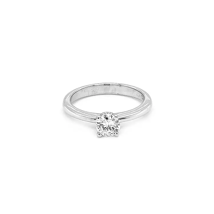 镶钻黄金订婚戒指