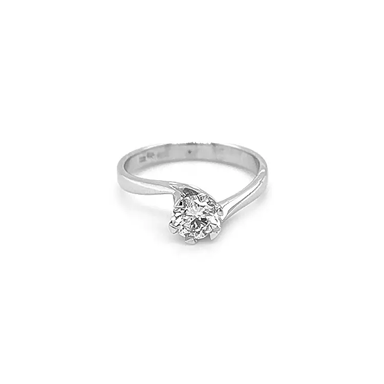 镶钻黄金订婚戒指