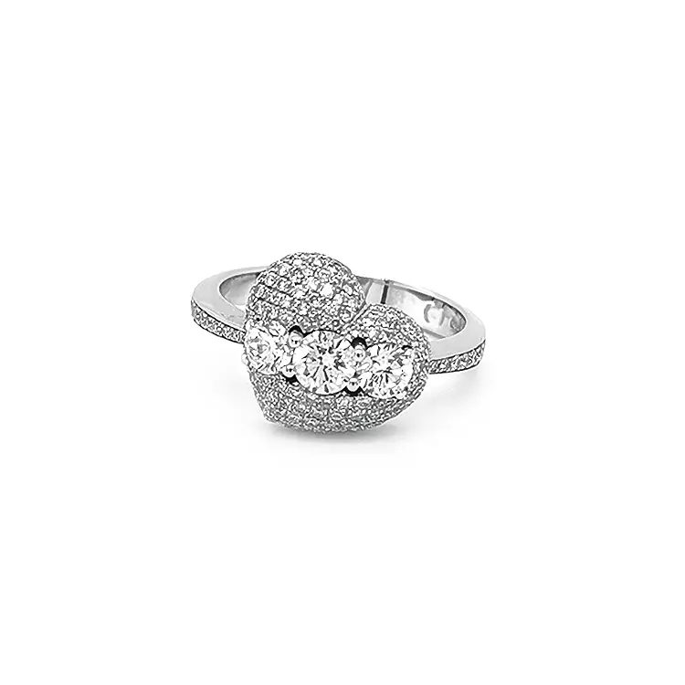 金色心形镶钻戒指