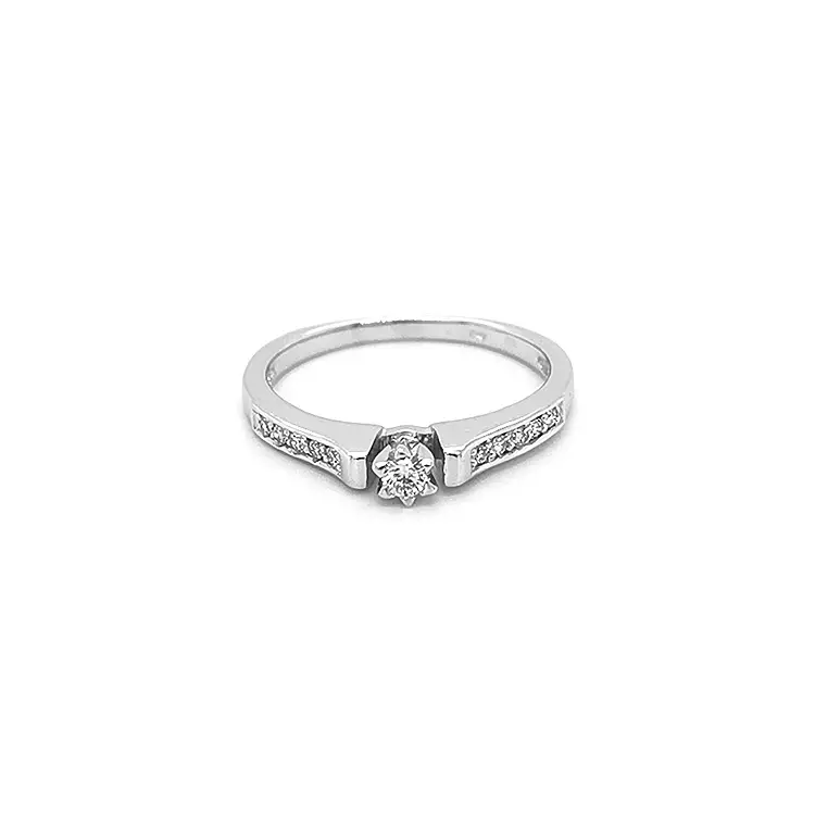 镶钻黄金订婚戒指