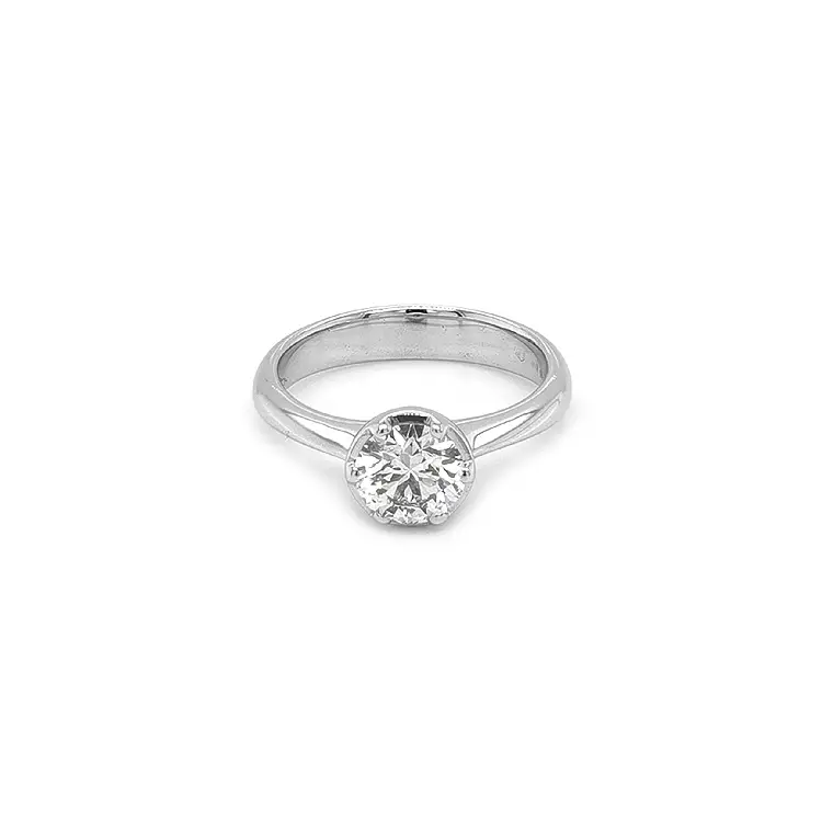 镶钻金质订婚戒指