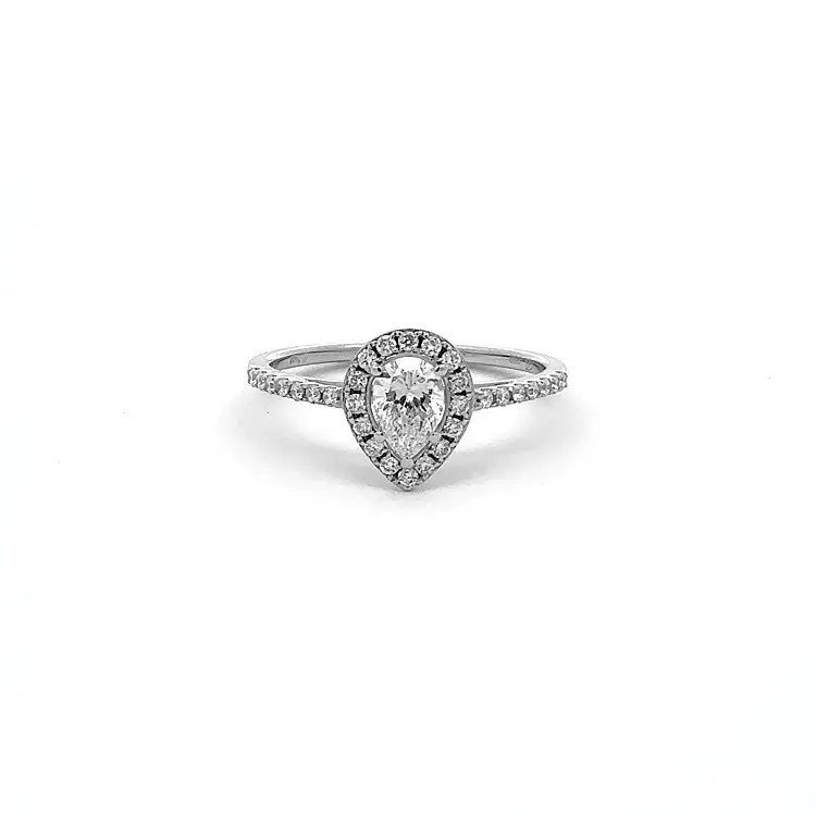 镶钻黄金订婚戒指