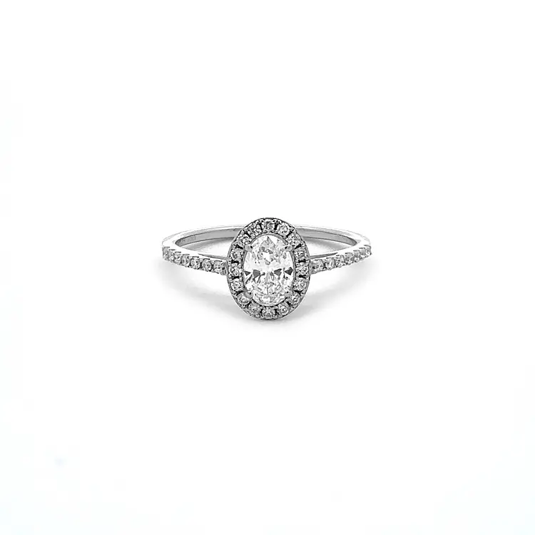 镶钻黄金订婚戒指