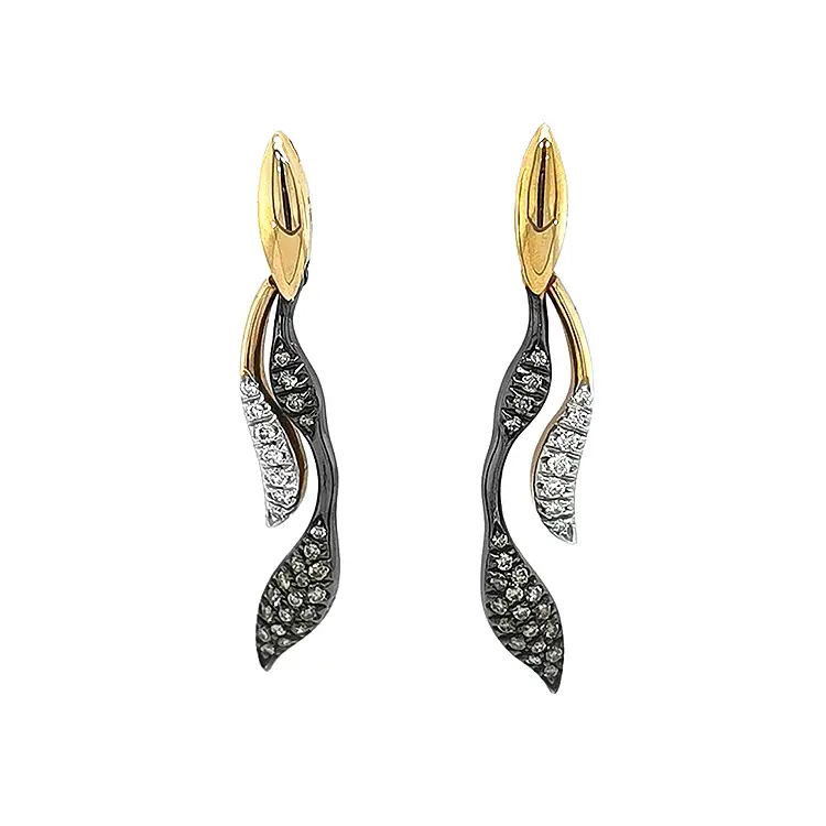 镶棕色和白色钻石的金耳环