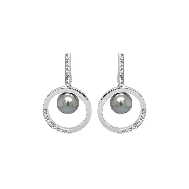天然珍珠和钻石黄金耳环