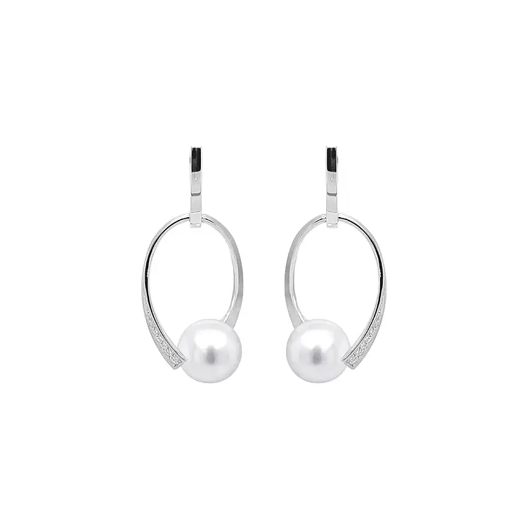 天然珍珠和钻石黄金耳环