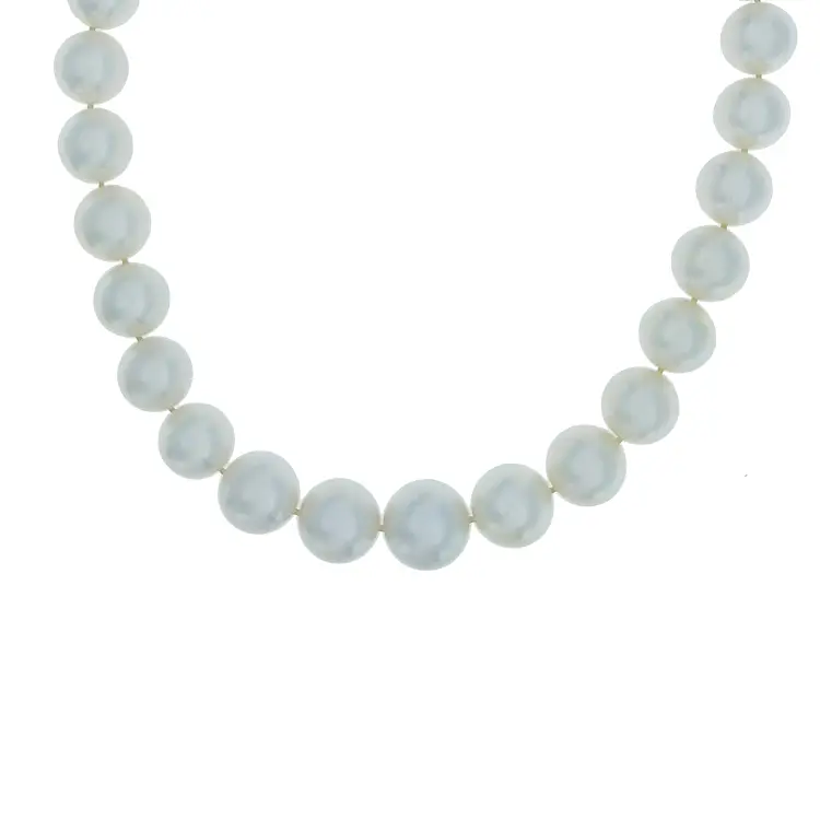 由真正的白海珍珠和钻石制成的金项链