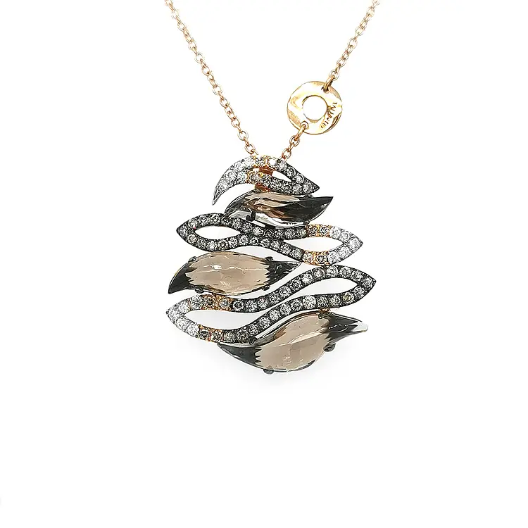 镶 Zahneda 和彩色钻石的黄金吊坠