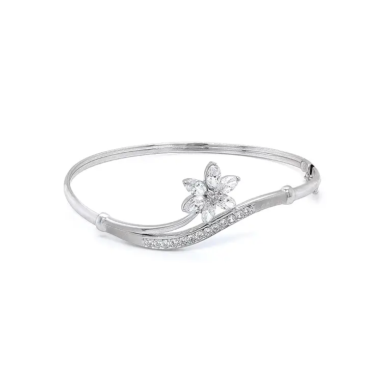 镶嵌白金锆石的固定式手链