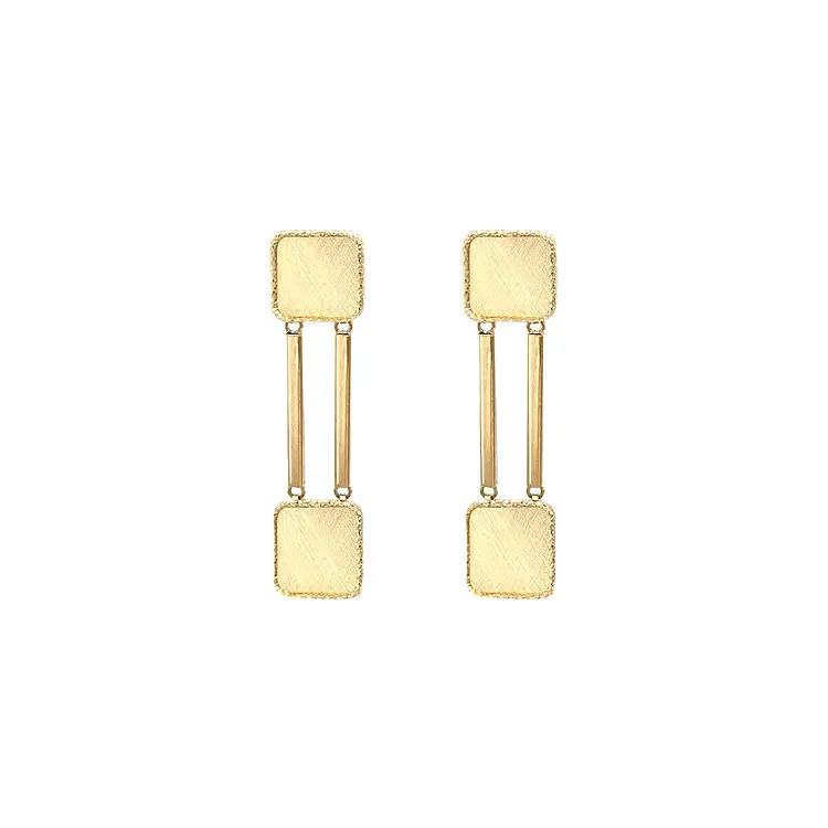 金色吊坠耳环