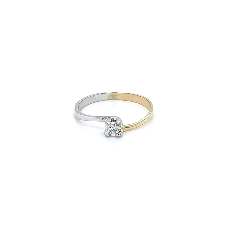 锆石金订婚戒指