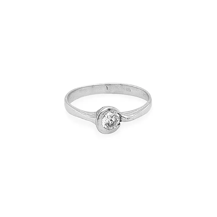 锆石金订婚戒指