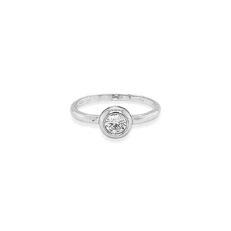 锆石金订婚戒指