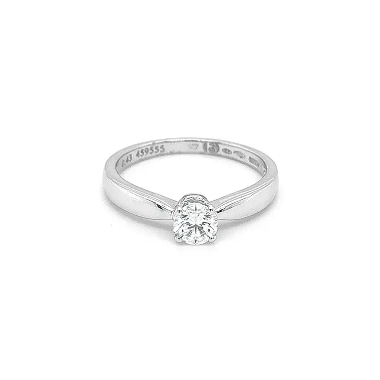 镶钻黄金订婚戒指