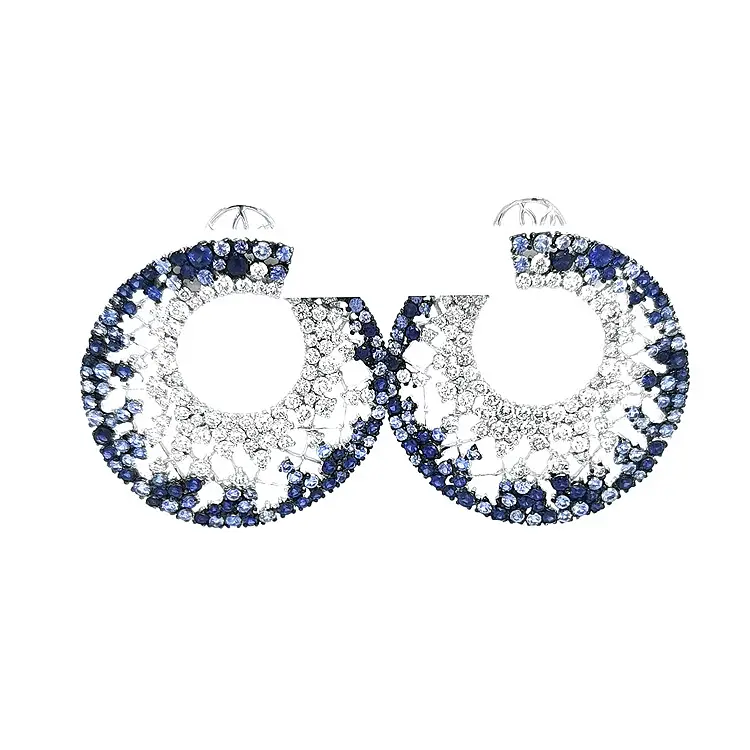 镶蓝宝石和钻石的金耳环