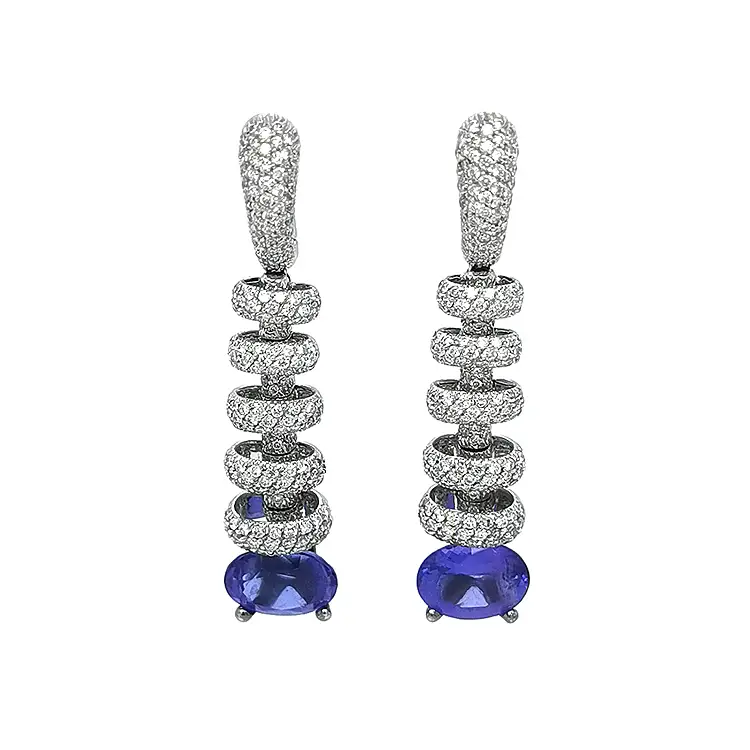 镶坦桑石和钻石的黄金耳环