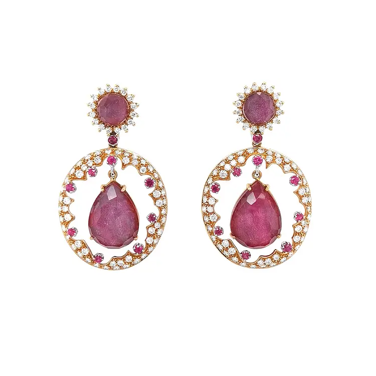 镶红宝石和钻石的黄金耳环