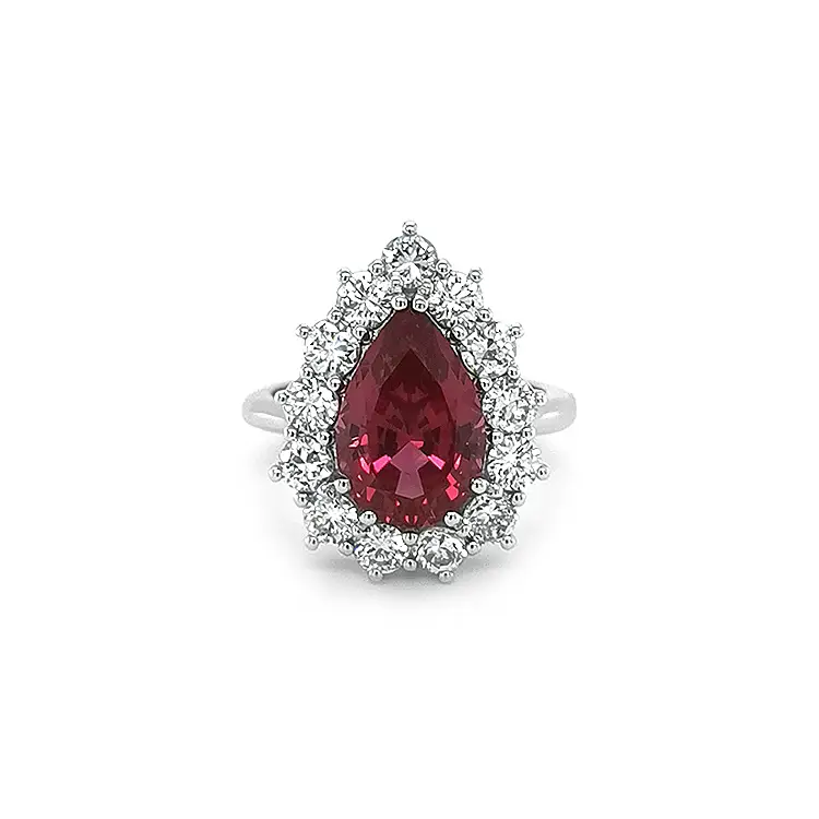 镶红色尖晶石和钻石的金戒指