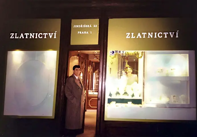 第一步：在金德日斯卡街开设 Zef Topalli 珠宝店