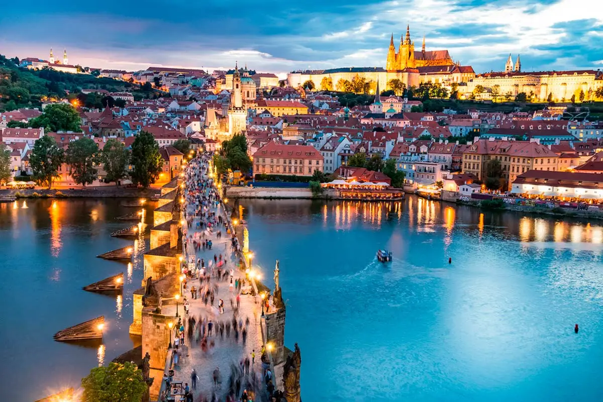 一个阶段的结束：关闭 Jindřišská 和 Milad Horáková 分行