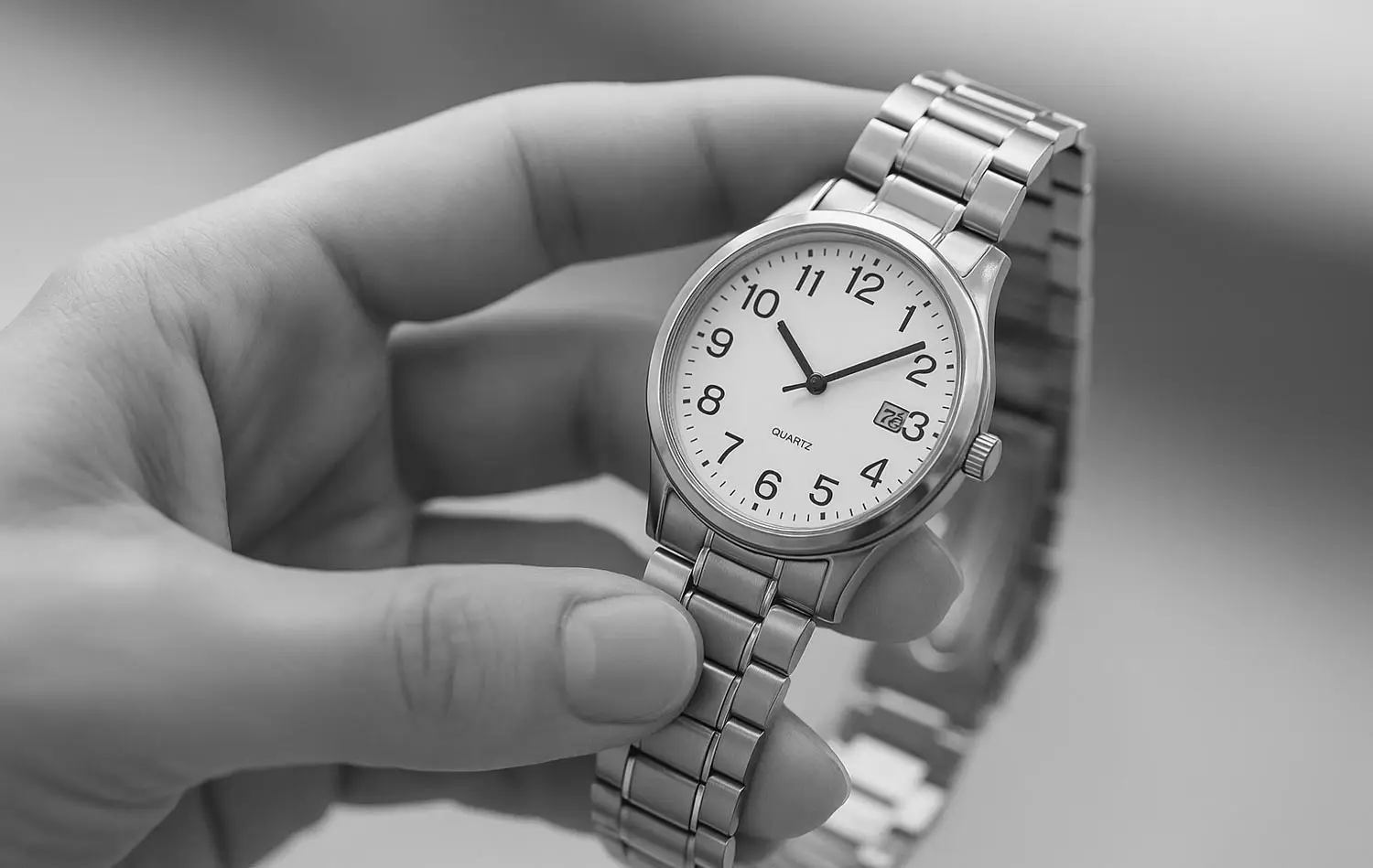 1. 带上您在 BENY 购买的手表。