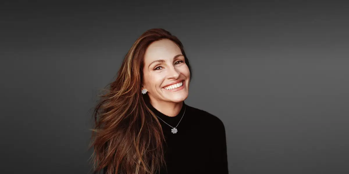 萧邦全新 '爱电影 '宣传活动将独特的腕表和珠宝与朱莉娅-罗伯茨的灿烂微笑相结合