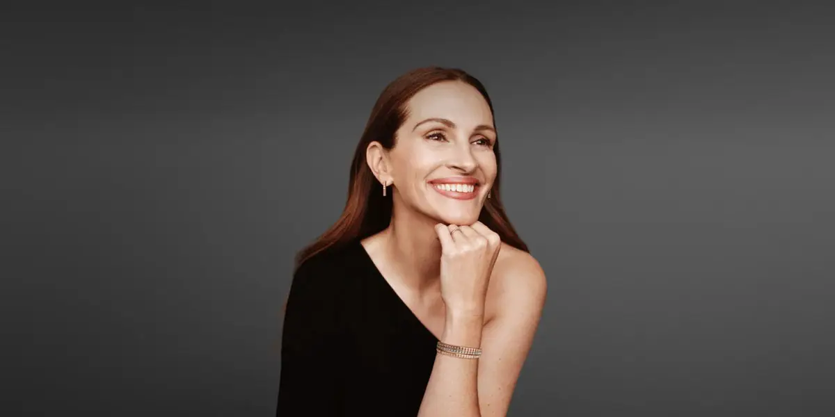 萧邦全新 '爱电影 '宣传活动将独特的腕表和珠宝与朱莉娅-罗伯茨的灿烂微笑相结合