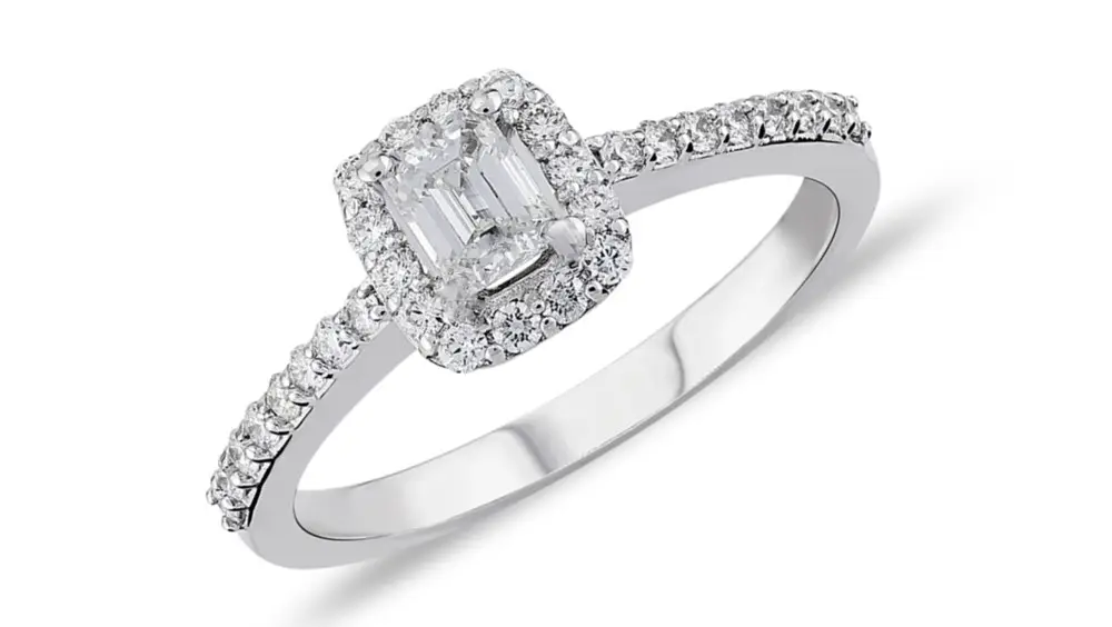 如何为一生挚爱的她选择完美的订婚戒指